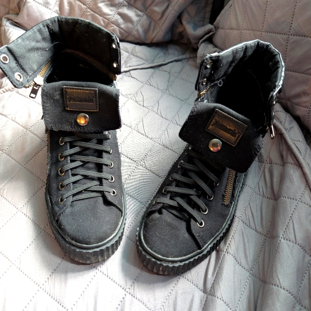 Black High-Top Canvas Women's Sneakers with Fold-Over Collar